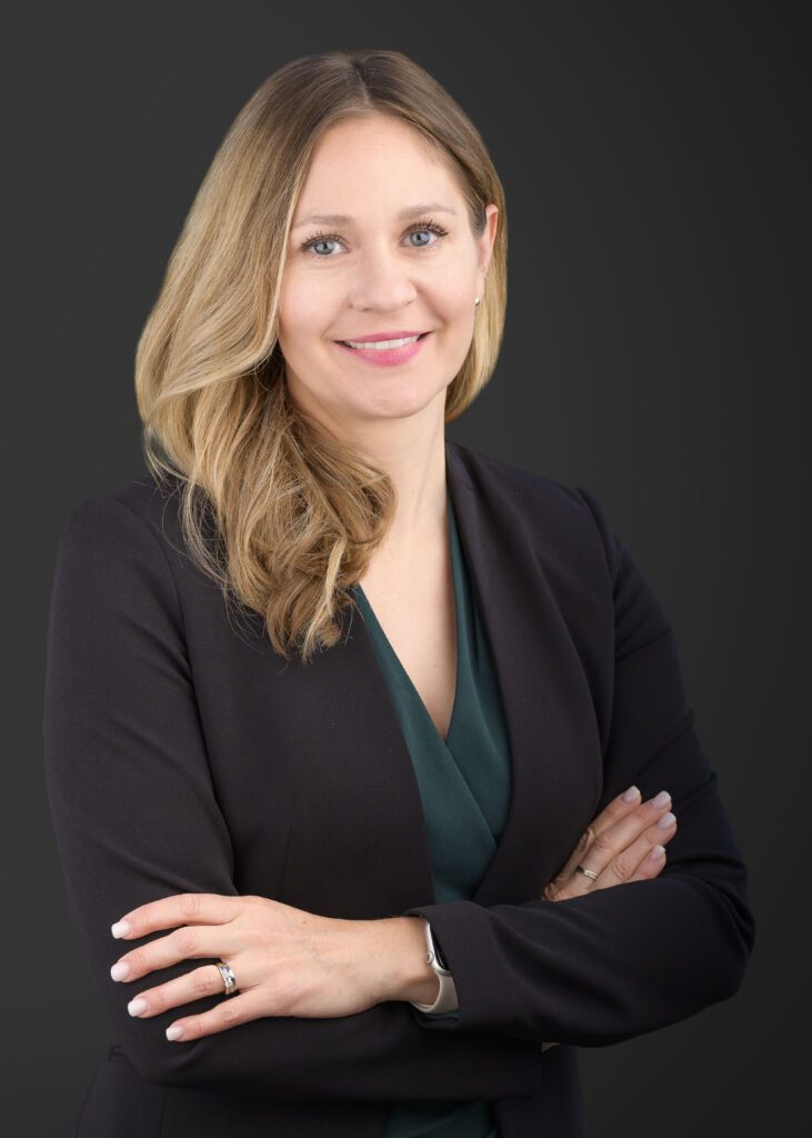 Woman posing with arms crossed